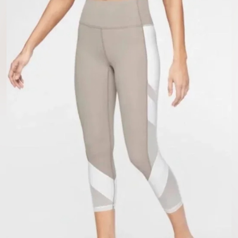 Athleta Exhale Capri Leggings